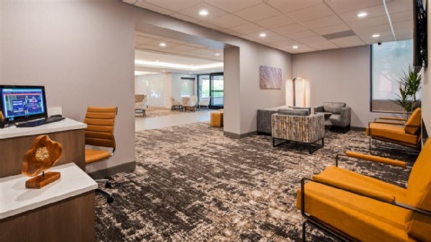 Surestay Plus Hotel By Best Western Chicago Lombar