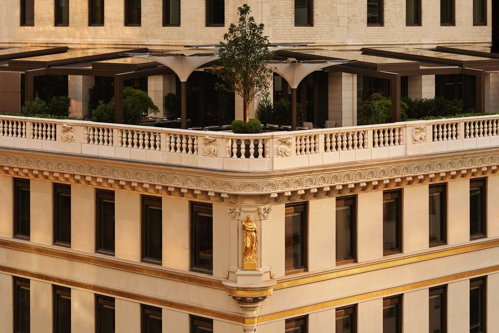An Aman New York interior with the substantial Jean-Michel Gathy Aman architectural identity and the dedicated quiet-luxury Manhattan urban configuration evocative of the property's specific Crown Building luxury identity