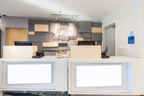 Holiday Inn Express Naperville