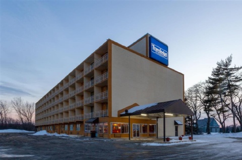 Travelodge By Wyndham Cleveland Airport