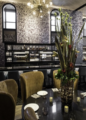 Londonhouse Chicago, Curio Collection By Hilton