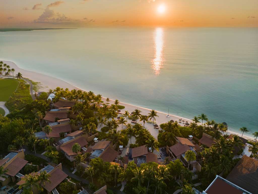 Banyan Tree Mayakoba private pool villa with the dedicated outdoor pool configuration integrated into the Yucatán jungle-and-lagoon landscape